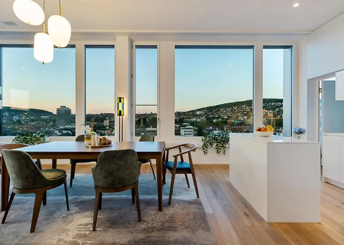 Old Luxury Business Penthouse Near Main Station *