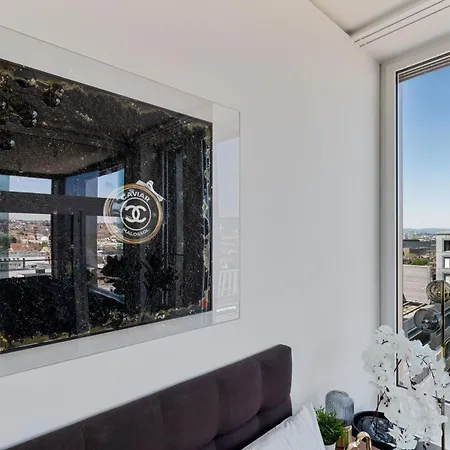 Old Luxury Business Penthouse Near Main Station Lägenhet