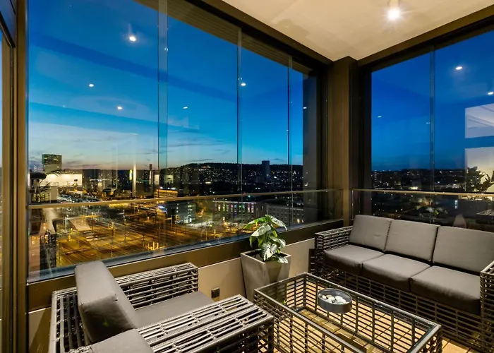 Old Luxury Business Penthouse Near Main Station