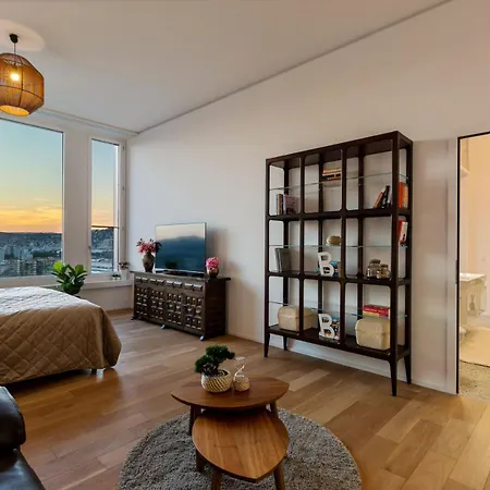 Apartment Large Luxury Business Penthouse Near Main Station *