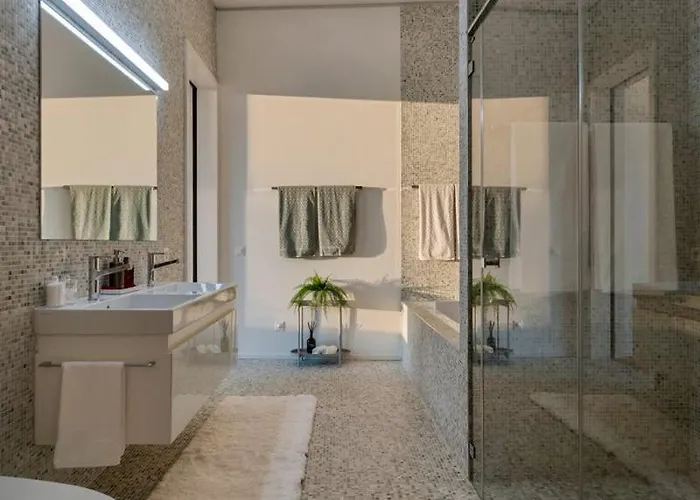 Old Luxury Business Penthouse Near Main Station